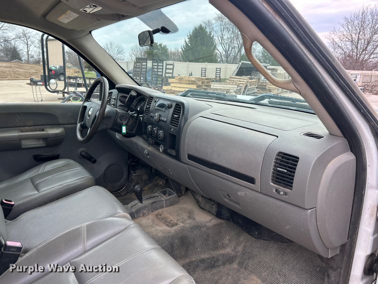 image for item FC5241 2007 Chevrolet Silverado 2500HD utility bed pickup truck
