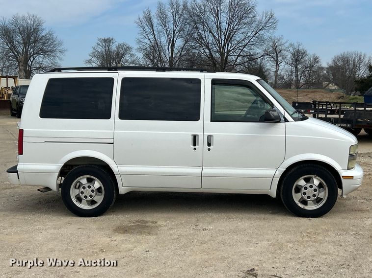 image for item FC5246 2003 Chevrolet Astro  van