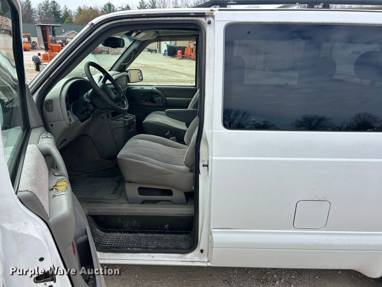 image for item FC5246 2003 Chevrolet Astro  van