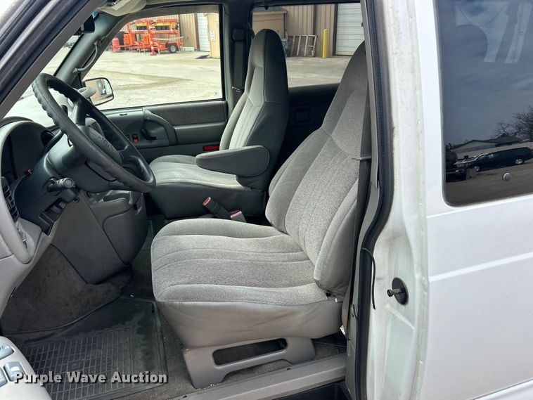 image for item FC5246 2003 Chevrolet Astro  van