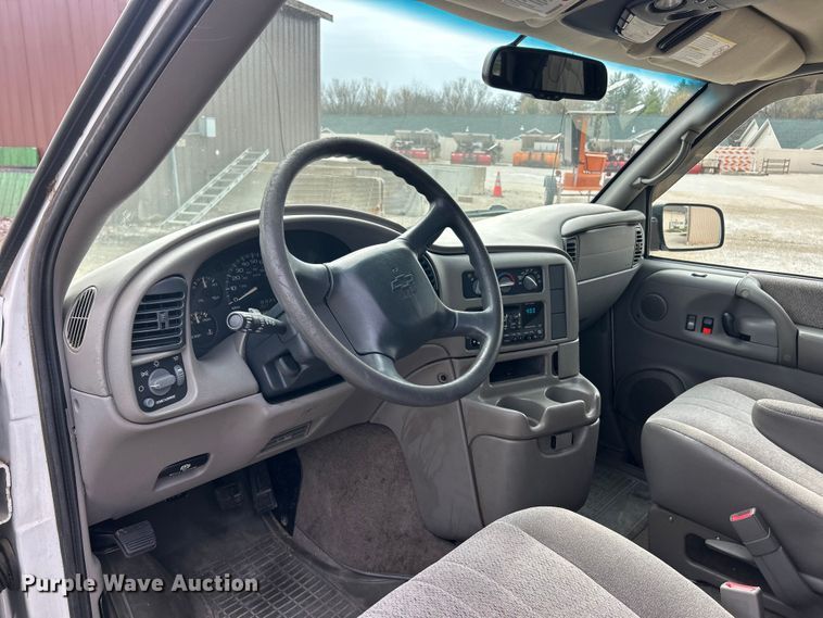 image for item FC5246 2003 Chevrolet Astro  van