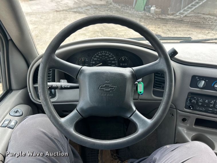 image for item FC5246 2003 Chevrolet Astro  van