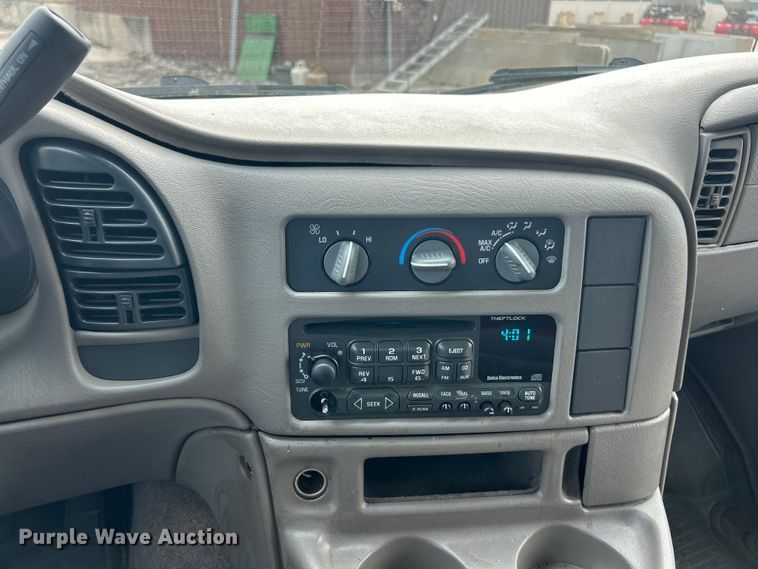 image for item FC5246 2003 Chevrolet Astro  van