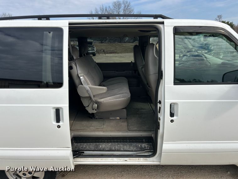image for item FC5246 2003 Chevrolet Astro  van