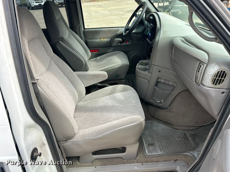 image for item FC5246 2003 Chevrolet Astro  van