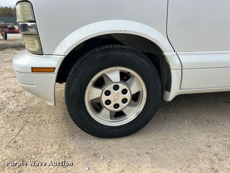 image for item FC5246 2003 Chevrolet Astro  van
