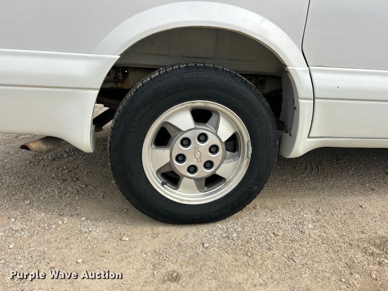 image for item FC5246 2003 Chevrolet Astro  van