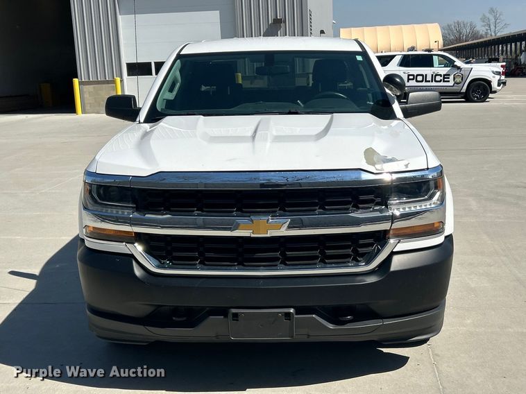 image for item FC5251 2018 Chevrolet Silverado 1500 Crew Cab pickup truck