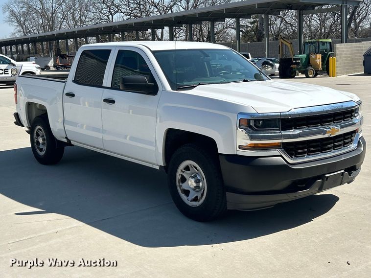 image for item FC5251 2018 Chevrolet Silverado 1500 Crew Cab pickup truck