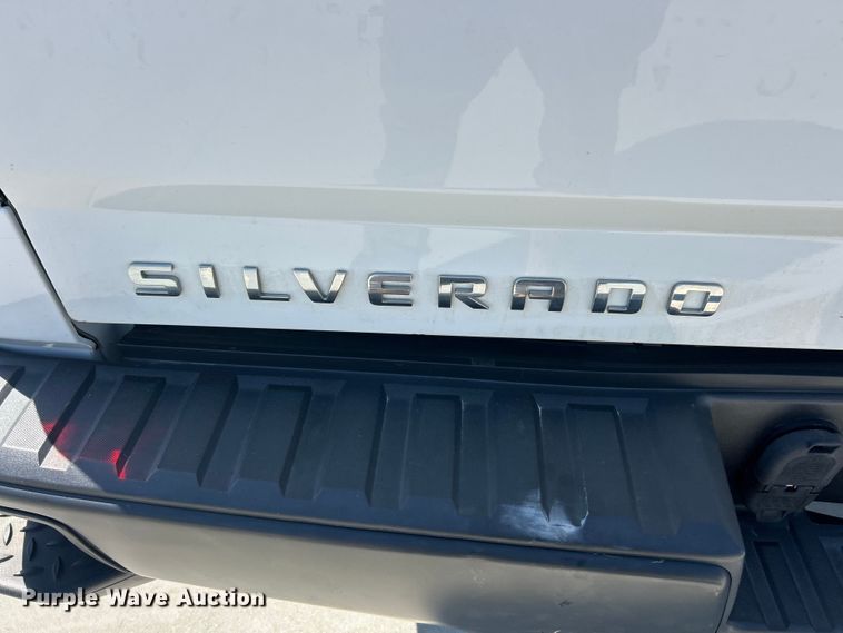 image for item FC5251 2018 Chevrolet Silverado 1500 Crew Cab pickup truck