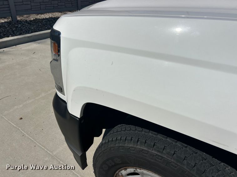 image for item FC5251 2018 Chevrolet Silverado 1500 Crew Cab pickup truck