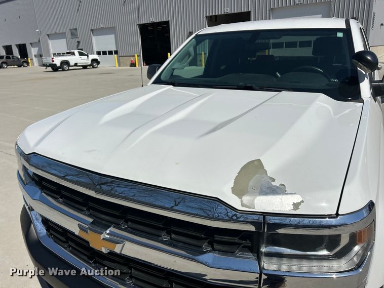 image for item FC5251 2018 Chevrolet Silverado 1500 Crew Cab pickup truck