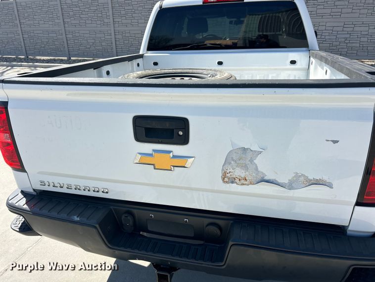 image for item FC5251 2018 Chevrolet Silverado 1500 Crew Cab pickup truck