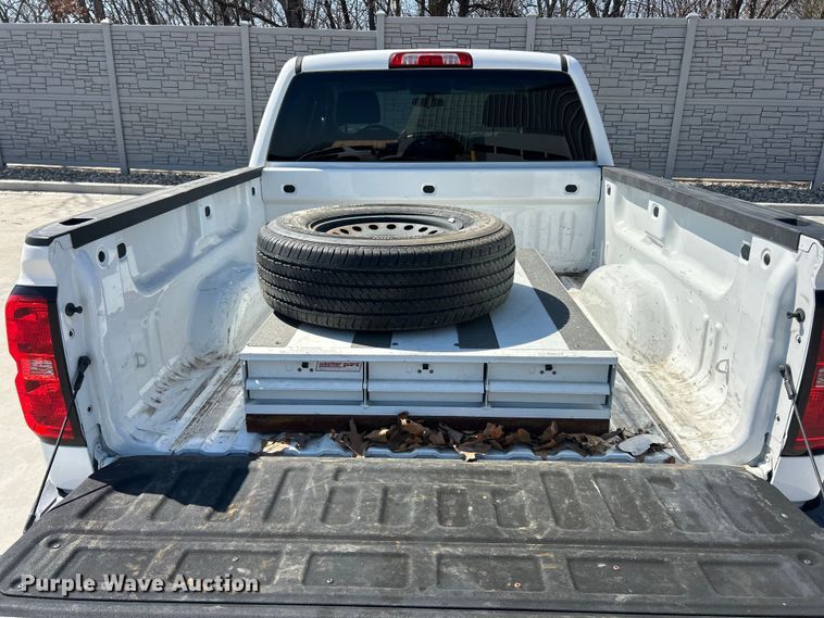 image for item FC5251 2018 Chevrolet Silverado 1500 Crew Cab pickup truck