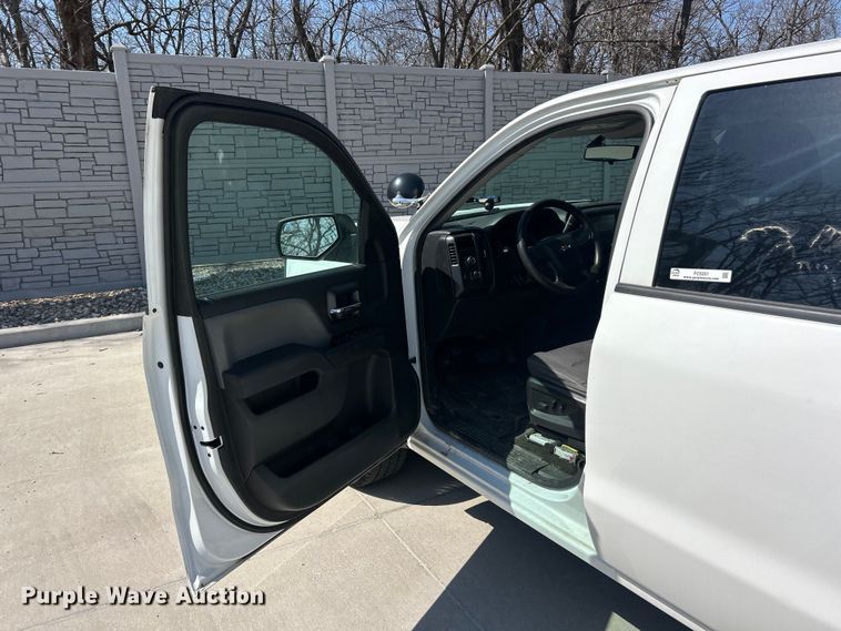 image for item FC5251 2018 Chevrolet Silverado 1500 Crew Cab pickup truck