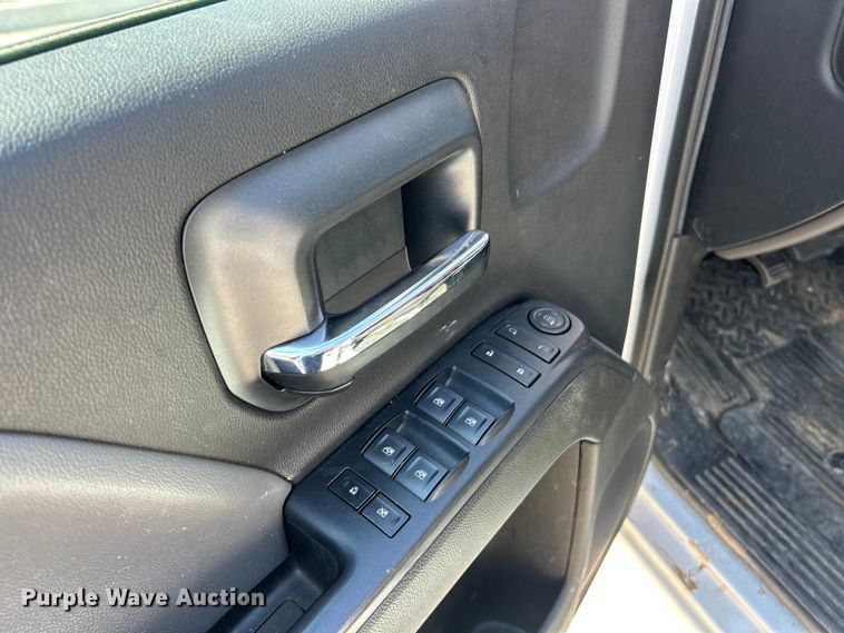 image for item FC5251 2018 Chevrolet Silverado 1500 Crew Cab pickup truck