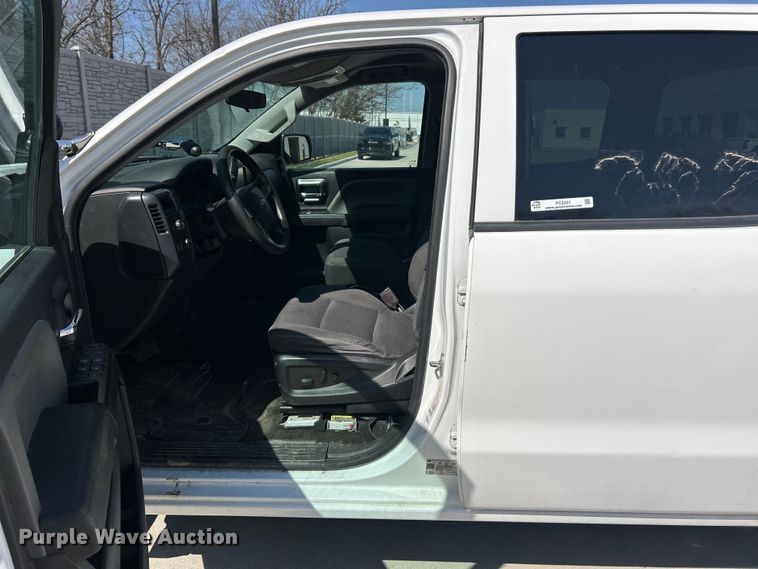 image for item FC5251 2018 Chevrolet Silverado 1500 Crew Cab pickup truck