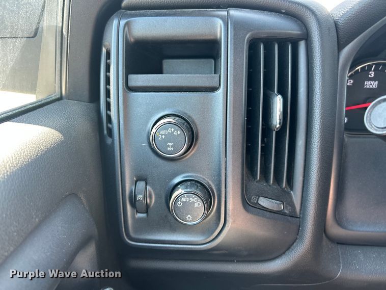 image for item FC5251 2018 Chevrolet Silverado 1500 Crew Cab pickup truck