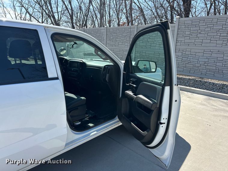 image for item FC5251 2018 Chevrolet Silverado 1500 Crew Cab pickup truck