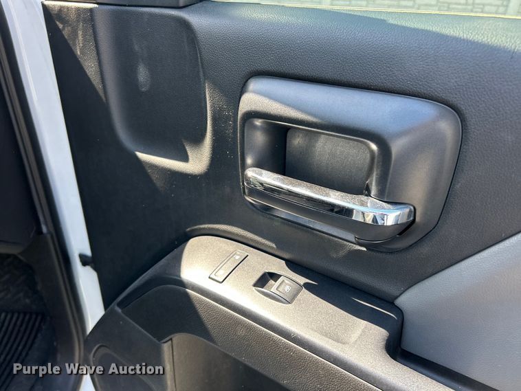 image for item FC5251 2018 Chevrolet Silverado 1500 Crew Cab pickup truck