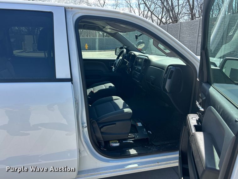 image for item FC5251 2018 Chevrolet Silverado 1500 Crew Cab pickup truck