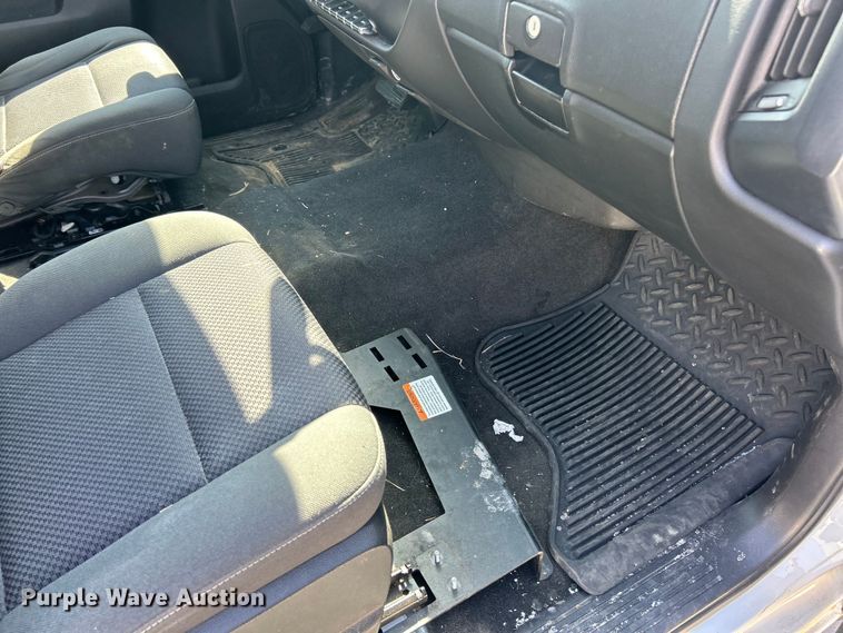 image for item FC5251 2018 Chevrolet Silverado 1500 Crew Cab pickup truck