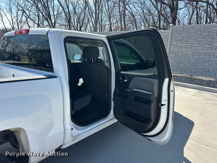 image for item FC5251 2018 Chevrolet Silverado 1500 Crew Cab pickup truck