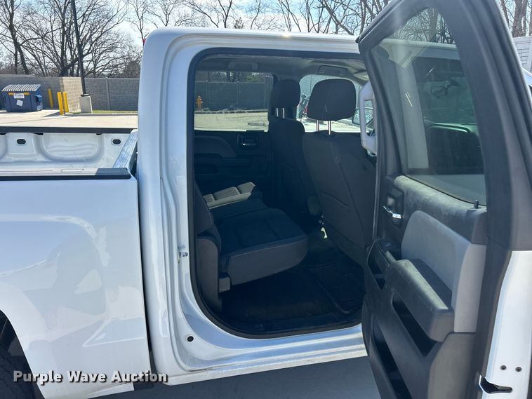 image for item FC5251 2018 Chevrolet Silverado 1500 Crew Cab pickup truck