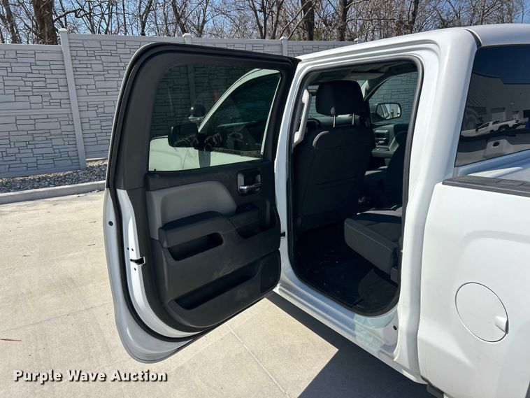 image for item FC5251 2018 Chevrolet Silverado 1500 Crew Cab pickup truck