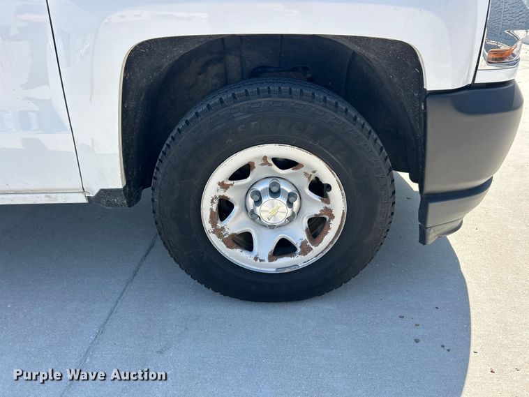 image for item FC5251 2018 Chevrolet Silverado 1500 Crew Cab pickup truck