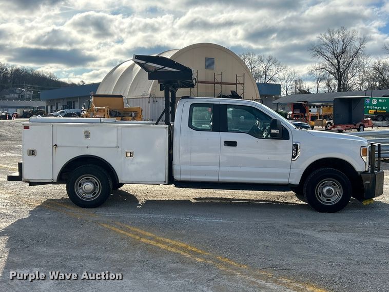 image for item FC5258 2020 Ford F350 Super Duty Ext. Cab utility bed pickup truck