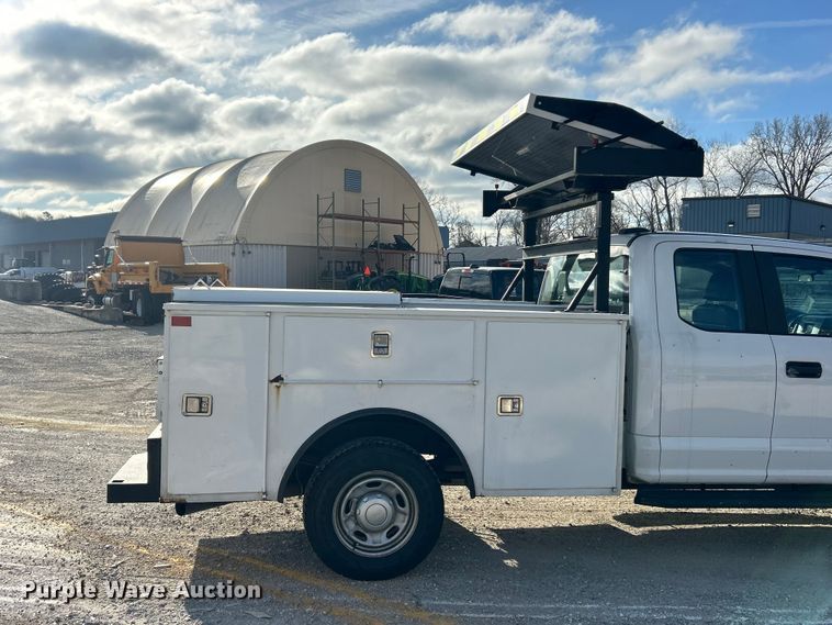 image for item FC5258 2020 Ford F350 Super Duty Ext. Cab utility bed pickup truck