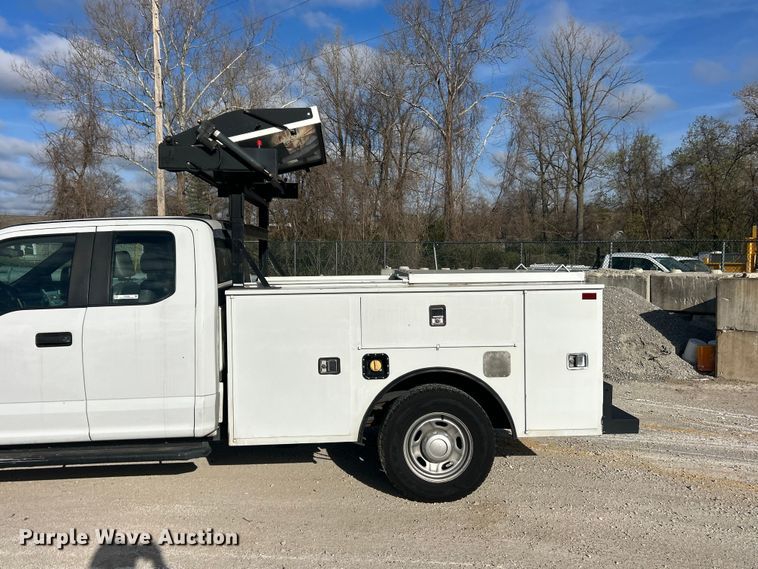image for item FC5258 2020 Ford F350 Super Duty Ext. Cab utility bed pickup truck
