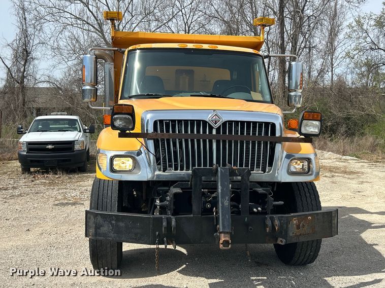 image for item FC5266 2006 International 7400 dump truck