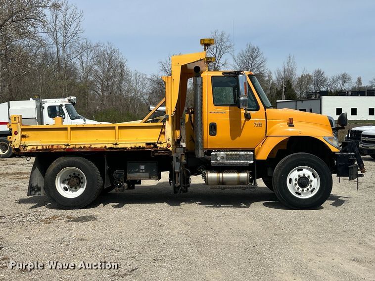 image for item FC5266 2006 International 7400 dump truck