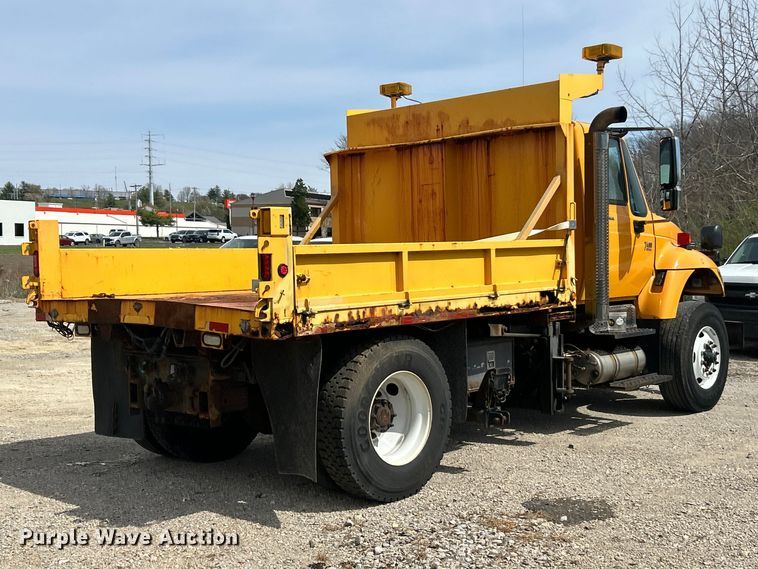 image for item FC5266 2006 International 7400 dump truck