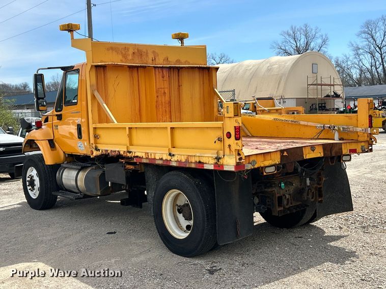 image for item FC5266 2006 International 7400 dump truck