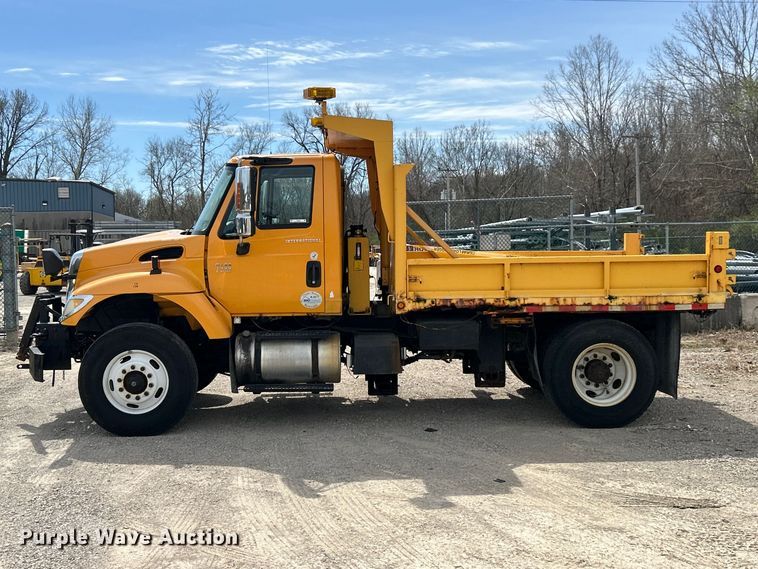 image for item FC5266 2006 International 7400 dump truck