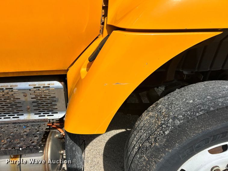 image for item FC5266 2006 International 7400 dump truck