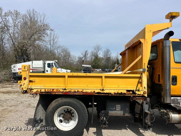 image for item FC5266 2006 International 7400 dump truck