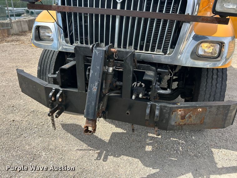 image for item FC5266 2006 International 7400 dump truck