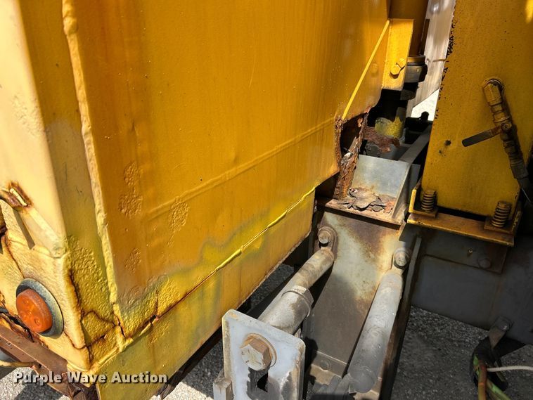 image for item FC5266 2006 International 7400 dump truck