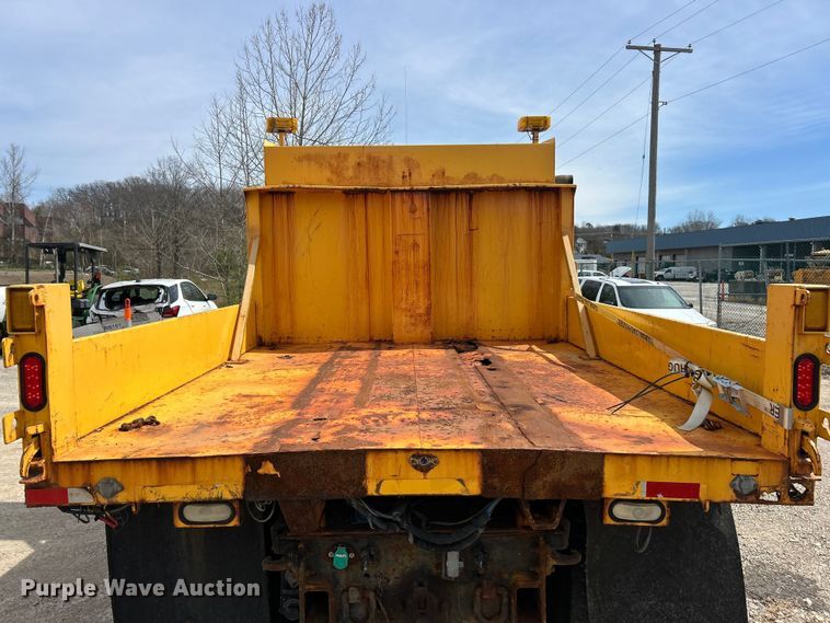 image for item FC5266 2006 International 7400 dump truck