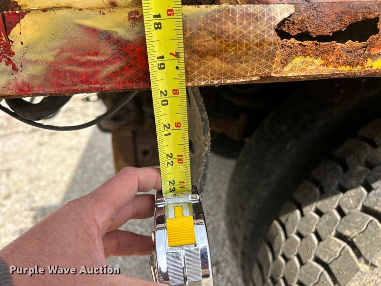 image for item FC5266 2006 International 7400 dump truck