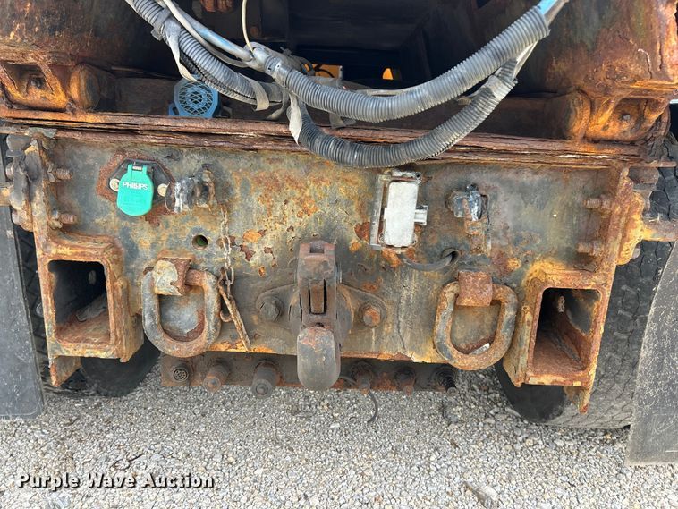 image for item FC5266 2006 International 7400 dump truck