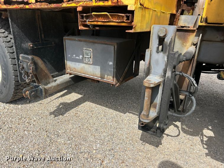 image for item FC5266 2006 International 7400 dump truck