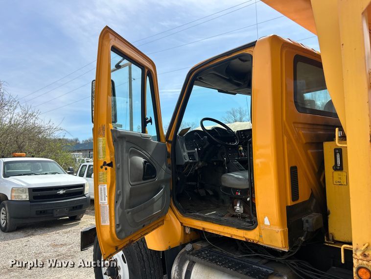 image for item FC5266 2006 International 7400 dump truck