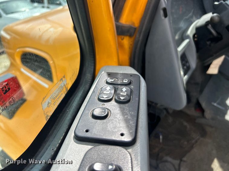 image for item FC5266 2006 International 7400 dump truck