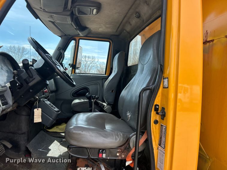 image for item FC5266 2006 International 7400 dump truck