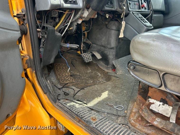 image for item FC5266 2006 International 7400 dump truck